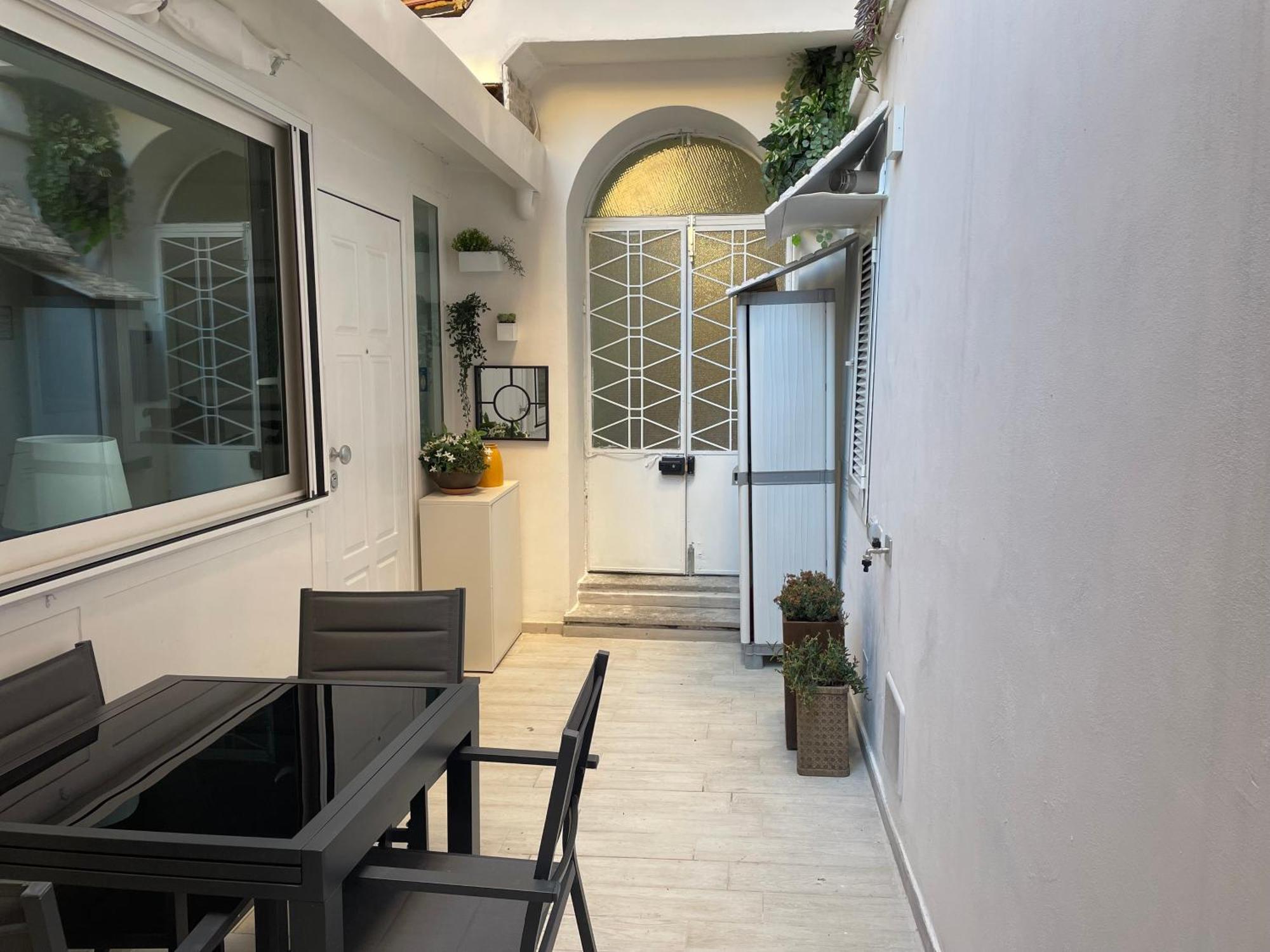 Divine Terrace Stylish St Peter Apartment *